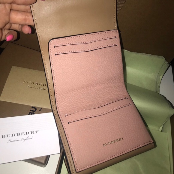 Burberry wallet pink two tone - Picture 1 of 1
